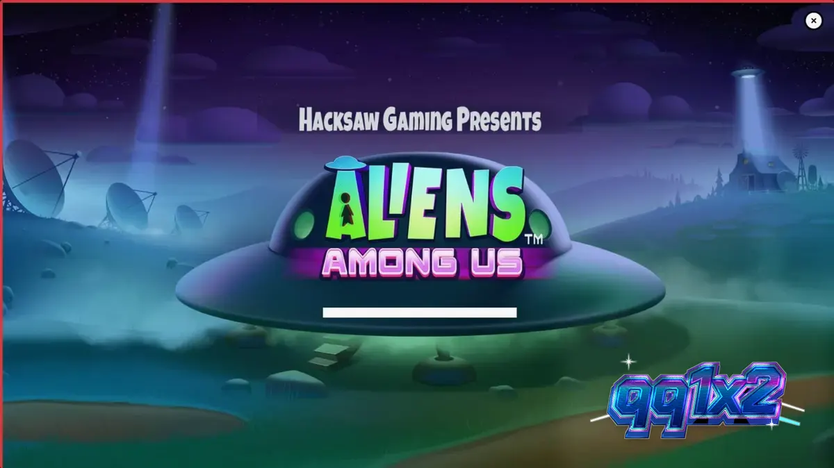 Tangkapan layar permainan slot Aliens Among Us menampilkan agen FBI dan alien hijau di latar belakang kota.